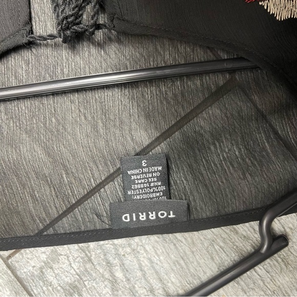 Torrid embroidered chiffon bell sleeve blouse 3X - Picture 9 of 10